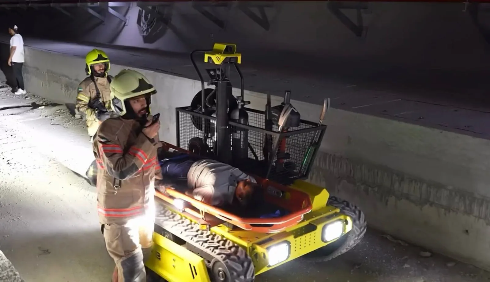Stretcher robot carrying a casualty